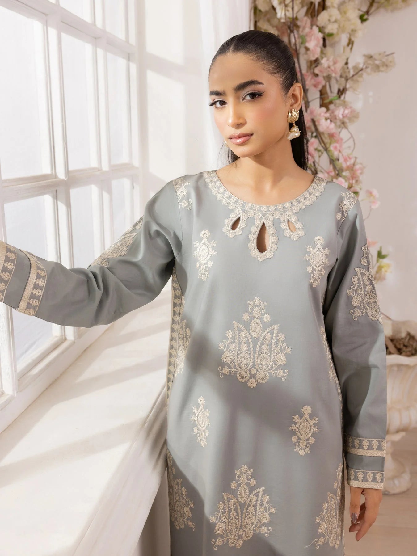 MOHAGNI - 3PC LAWN EMBROIDERED SHIRT WITH MANAAR PRINTED DUPATTA AND TROUSER - HZG2229