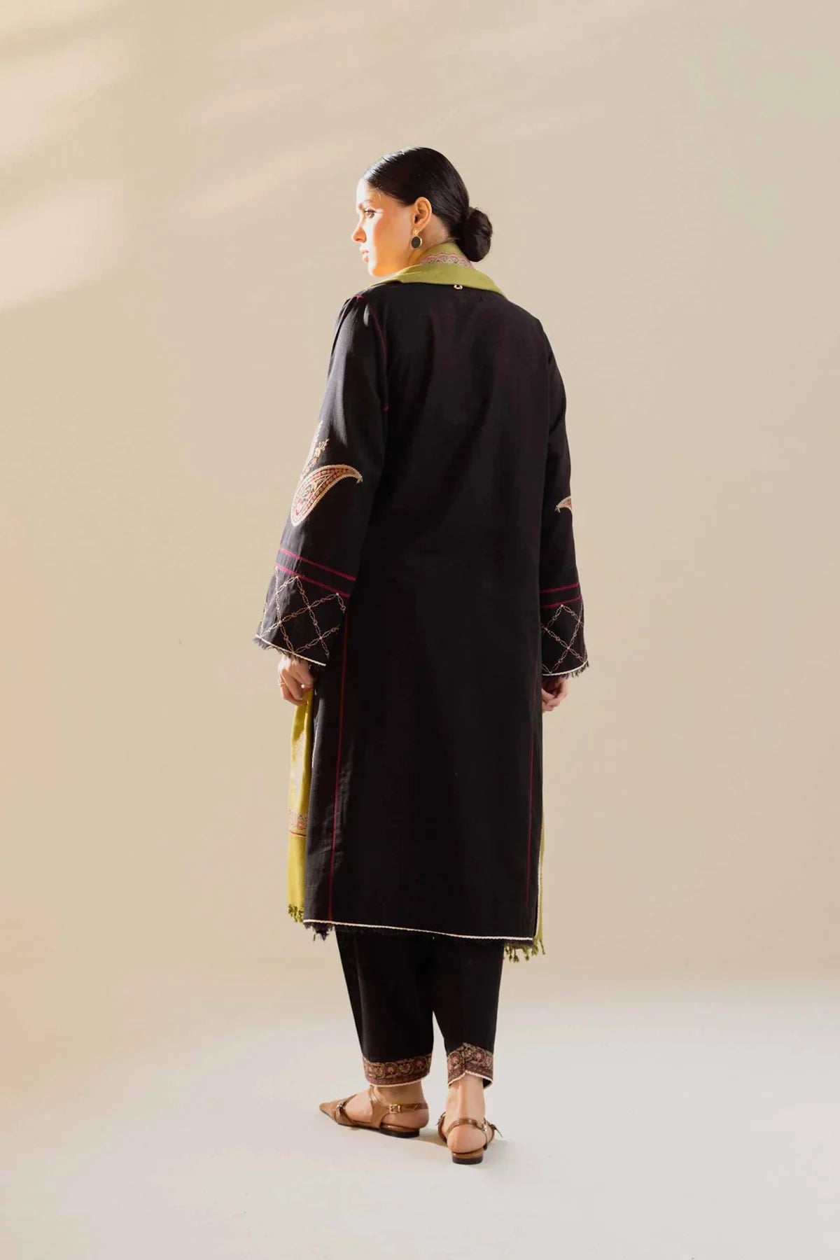 ZARA SHAH JAHAN - 3PC DHANAK EMBROIDERED SHIRT WITH TWILL PRINTED SHAWL AND TROUSER - HZG2318