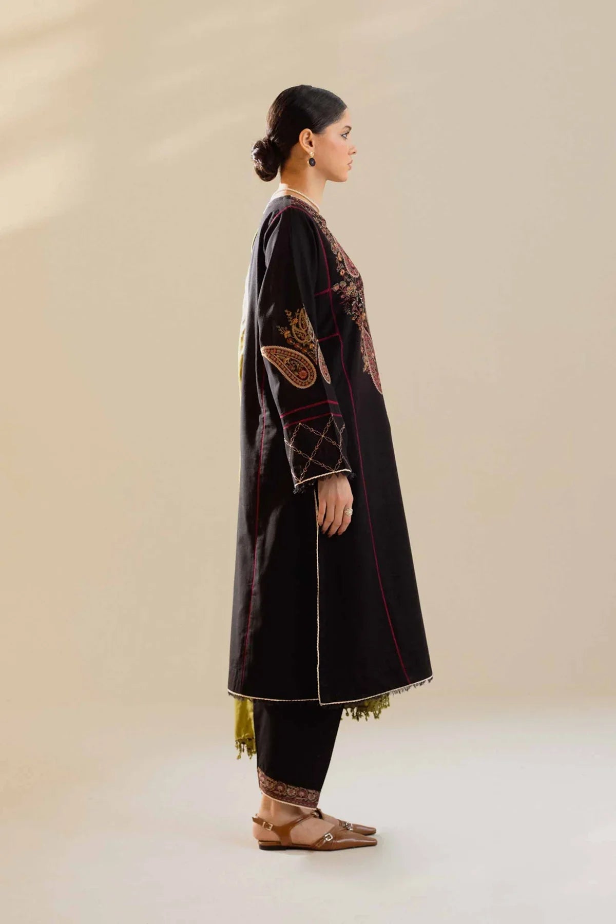 ZARA SHAH JAHAN - 3PC DHANAK EMBROIDERED SHIRT WITH TWILL PRINTED SHAWL AND TROUSER - HZG2318