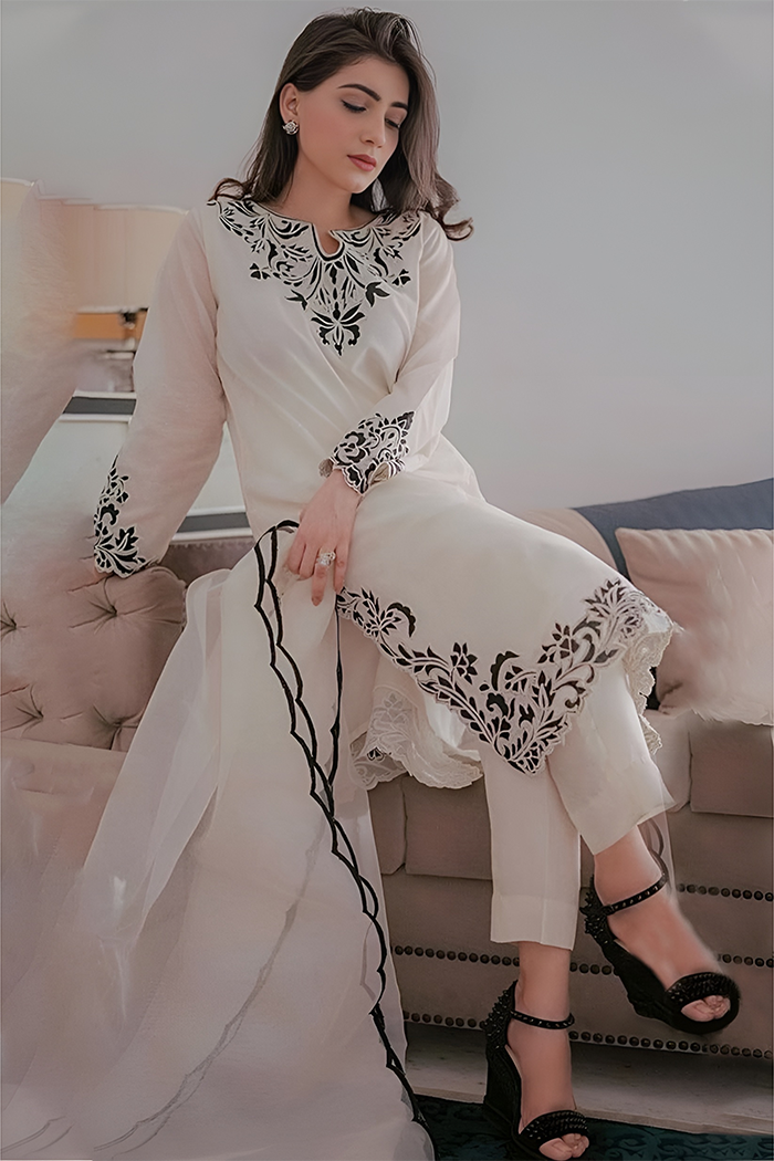 MARIA B - 3PC LAWN EMBROIDERED SHIRT WITH ORGANZA EMBROIDERED DUPATTA AND TROUSER - HZG1524