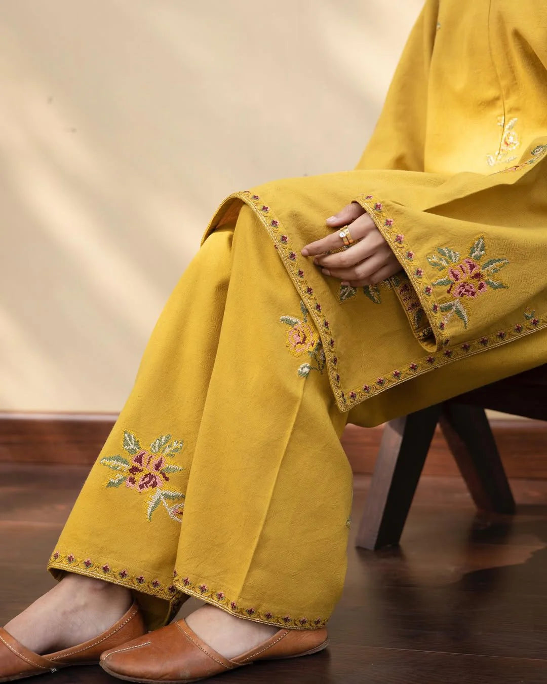 BATIK - 2PC LAWN EMBROIDERED SHIRT AND EMBROIDERED TROUSER - HZG2218