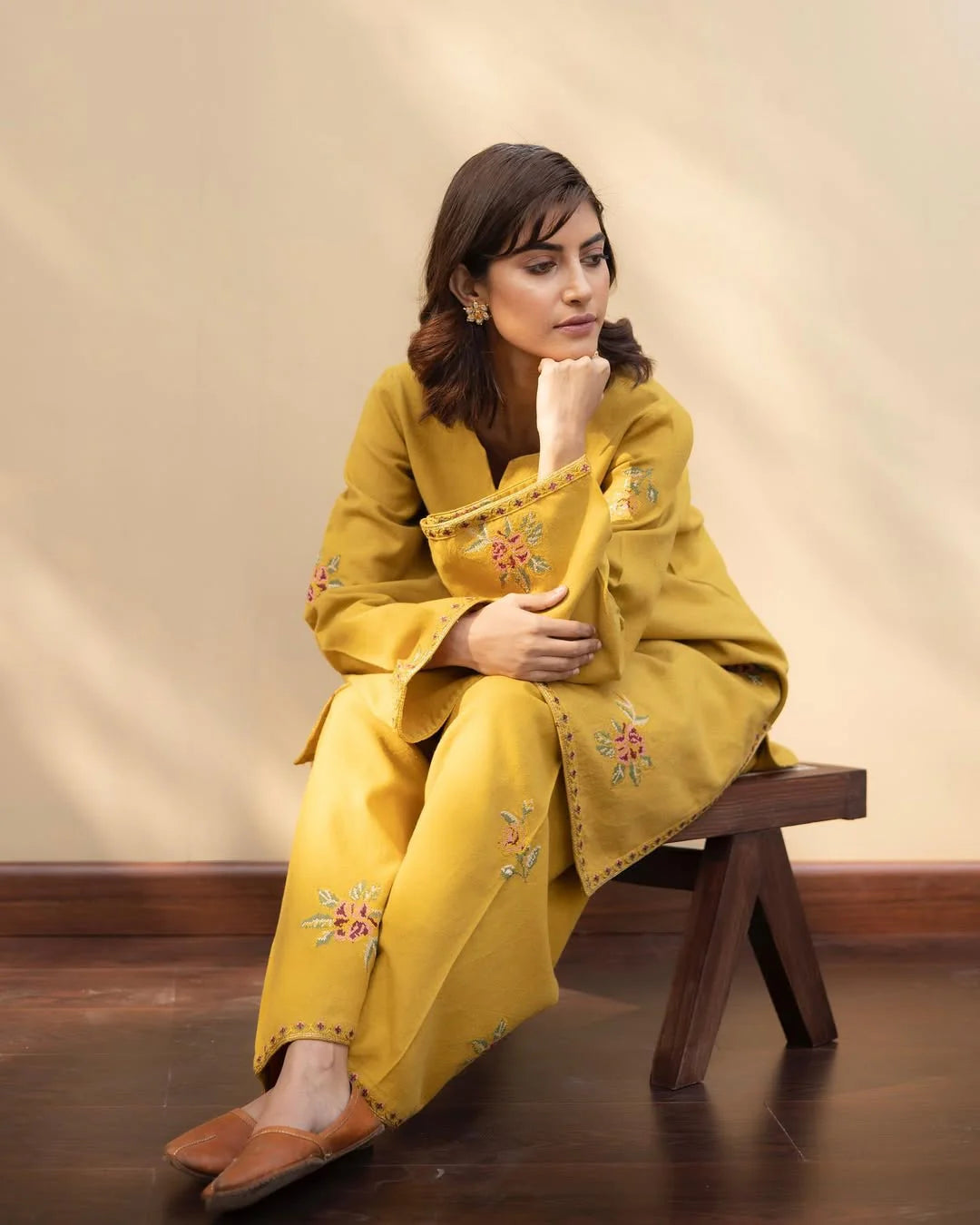 BATIK - 2PC LAWN EMBROIDERED SHIRT AND EMBROIDERED TROUSER - HZG2218
