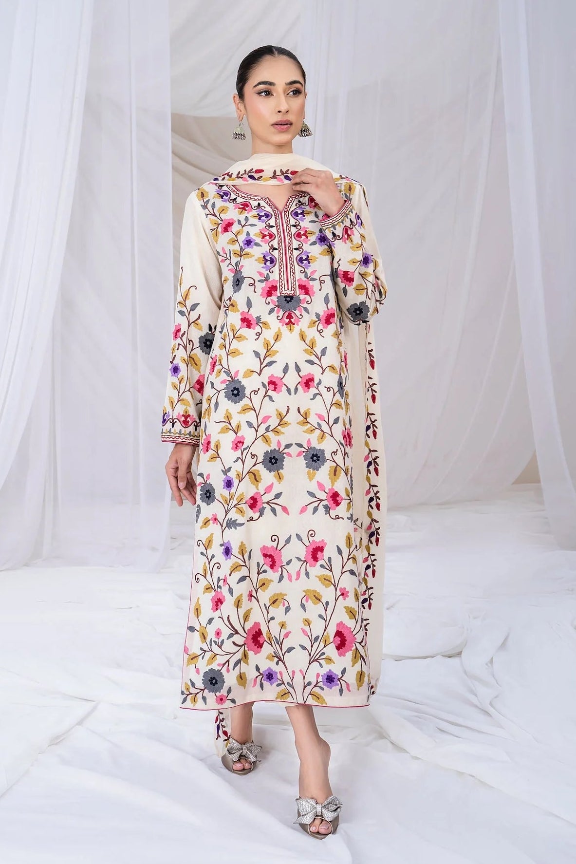 BATIK - 3PC DHANAK EMBROIDERED SHIRT WITH CHIFFON EMBROIDERED DUPATTA AND TROUSER - HZG3116