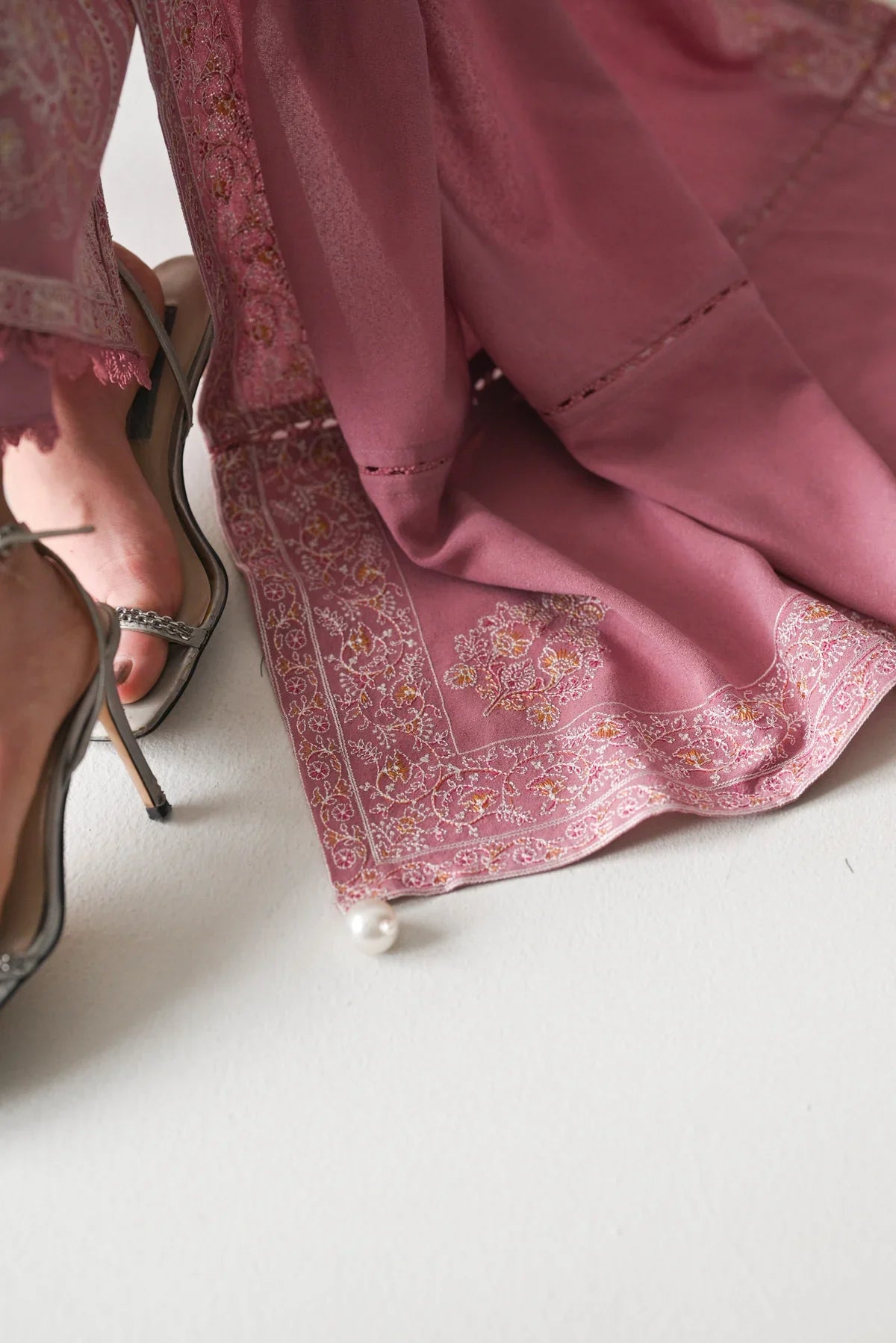 ASIM JOFA - 3PC DHANAK EMBROIDERED SHIRT WITH DHANAK EMBROIDERED SHAWL AND TROUSER - HZG2391