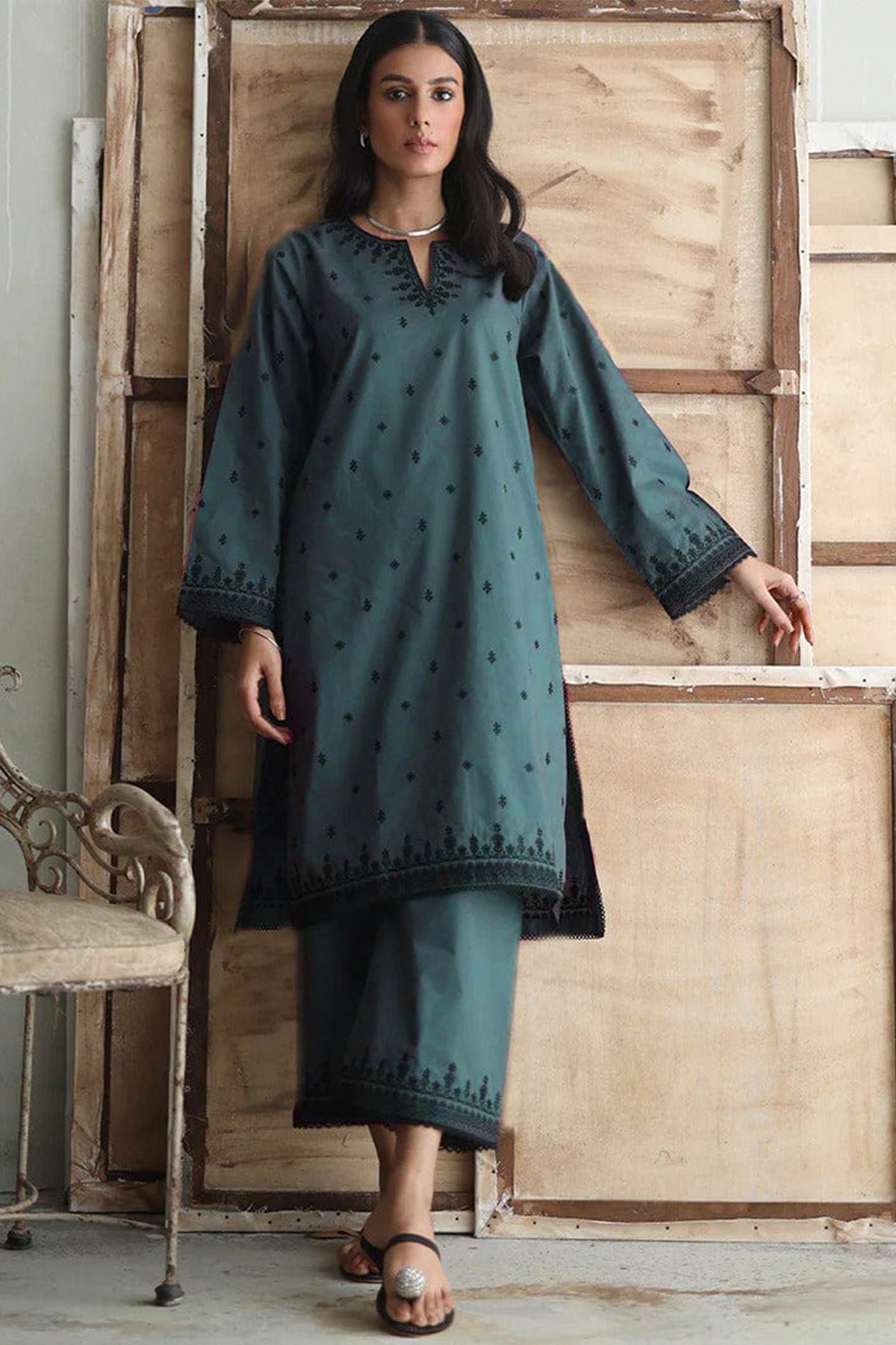 IMAGE - 2PC KHADDAR EMBROIDERED SHIRT WITH KHADDAR EMBROIDERED TROUSER - HZG1905