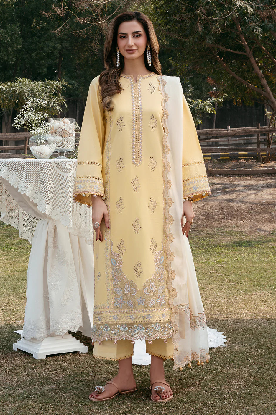 IZEL - 3PC LAWN EMBROIDERED SHIRT WITH KHADDI NET EMBROIDERED DUPATTA AND TROUSER - HZG2805