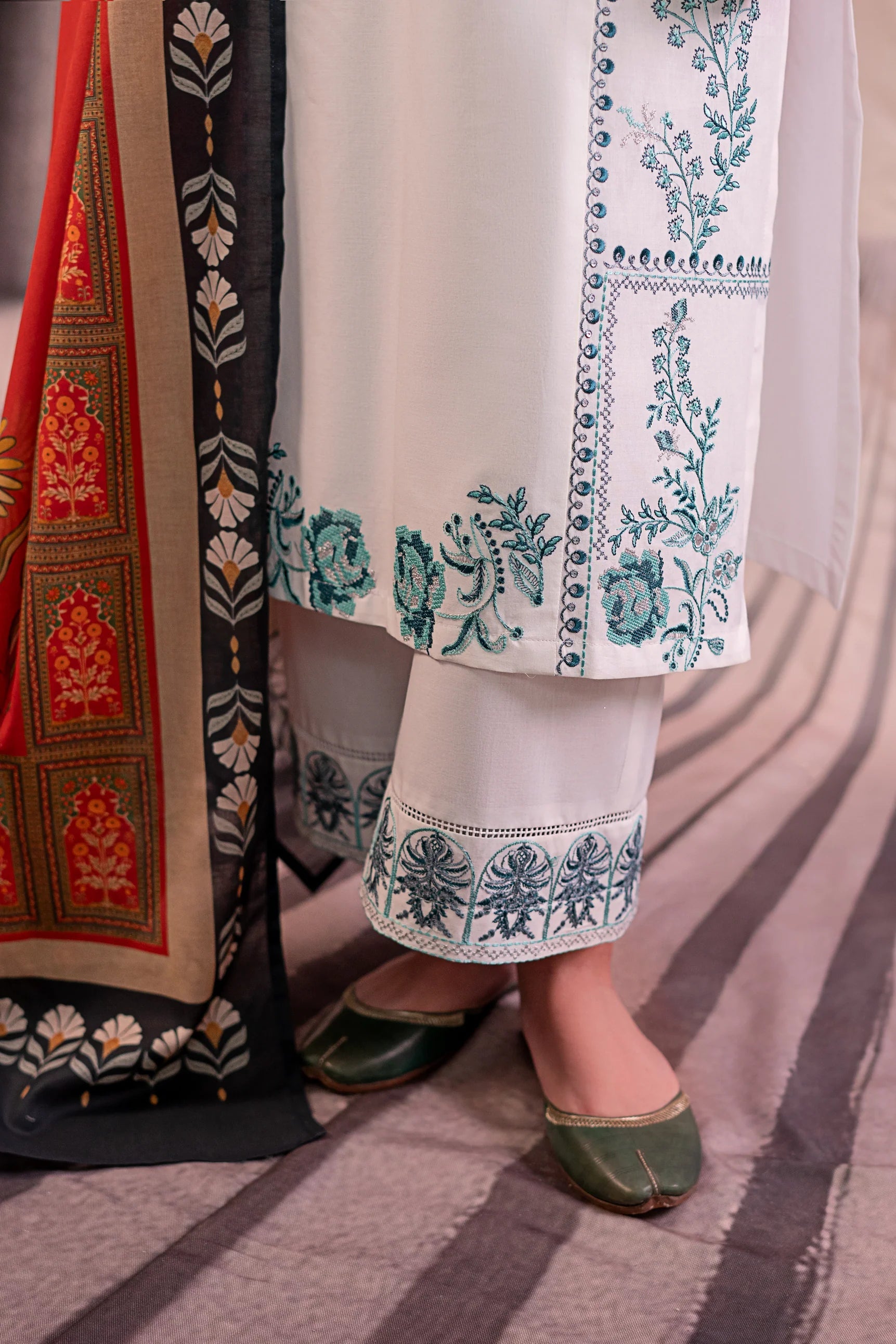 URGE - 3PC LAWN EMBROIDERED SHIRT WITH MANAAR PRINTED DUPATTA AND TROUSER - HZG2221