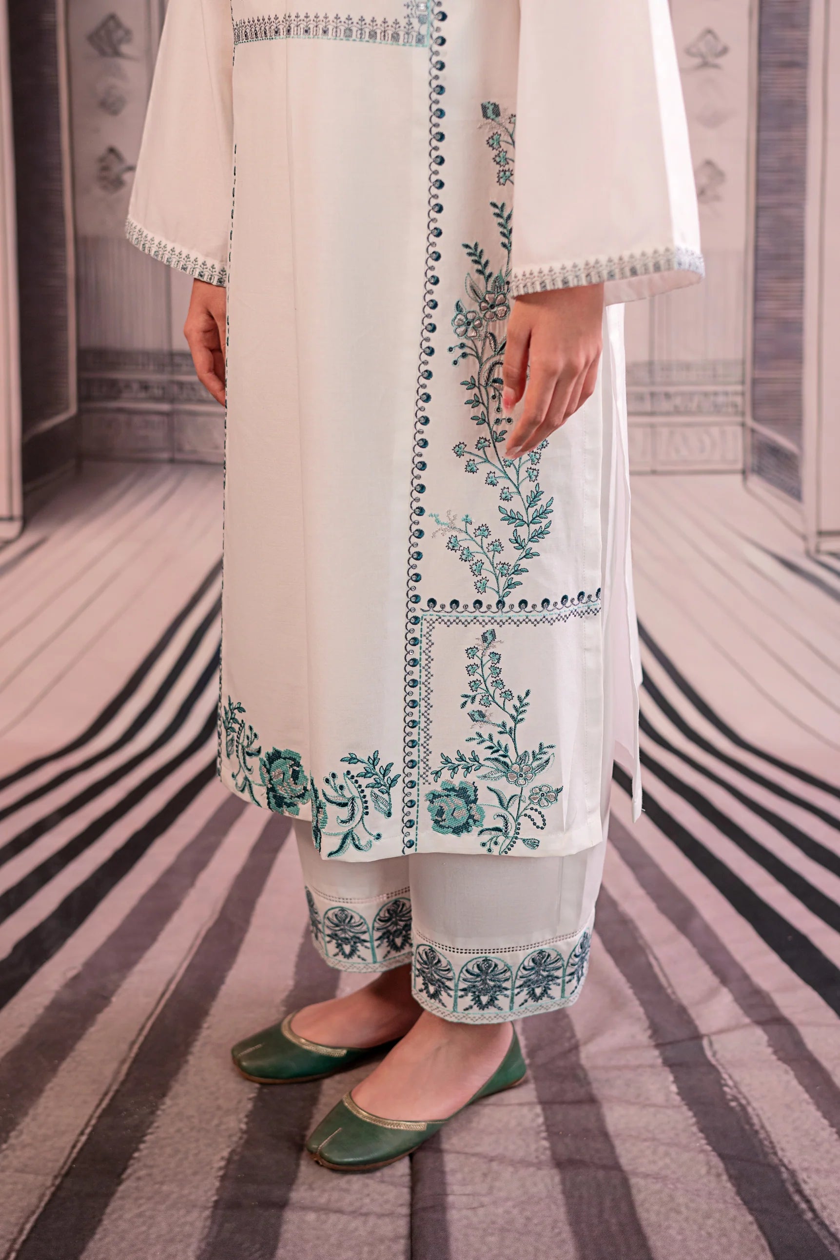 URGE - 3PC LAWN EMBROIDERED SHIRT WITH MANAAR PRINTED DUPATTA AND TROUSER - HZG2221