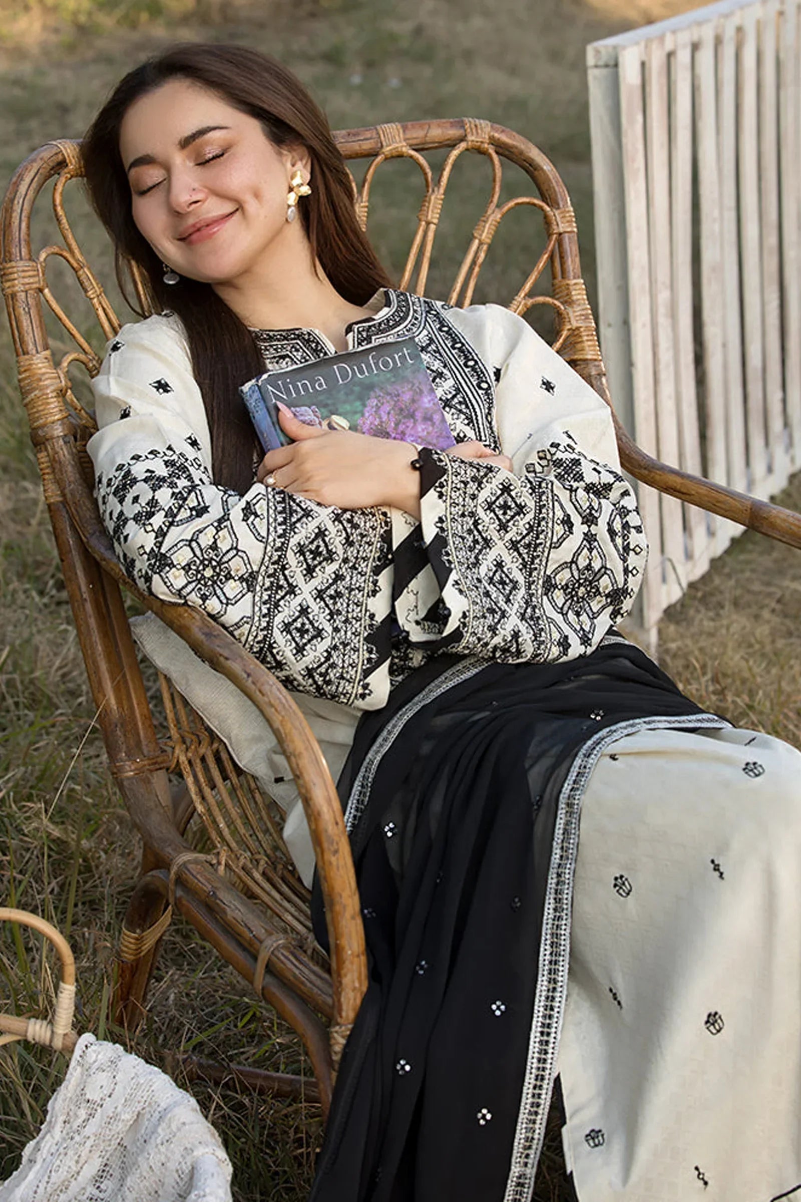 QALAMKAR - 3PC DHANAK EMBROIDERED SHIRT WITH CHIFFON EMBROIDERED DUPATTA AND TROUSER - HZG2333