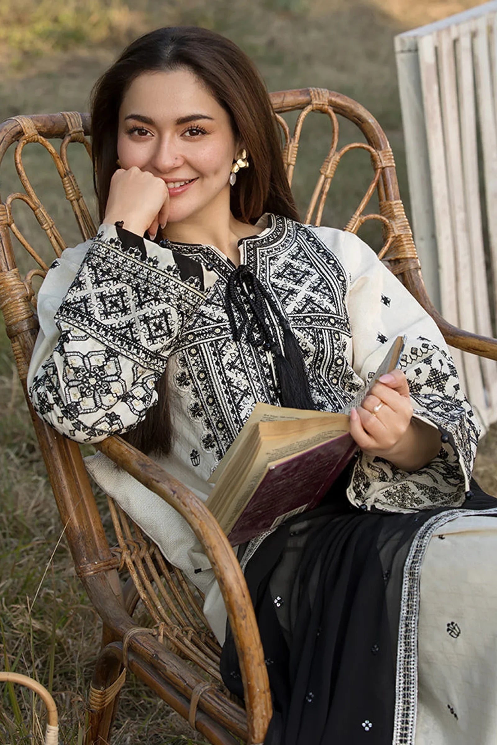 QALAMKAR - 3PC DHANAK EMBROIDERED SHIRT WITH CHIFFON EMBROIDERED DUPATTA AND TROUSER - HZG2333